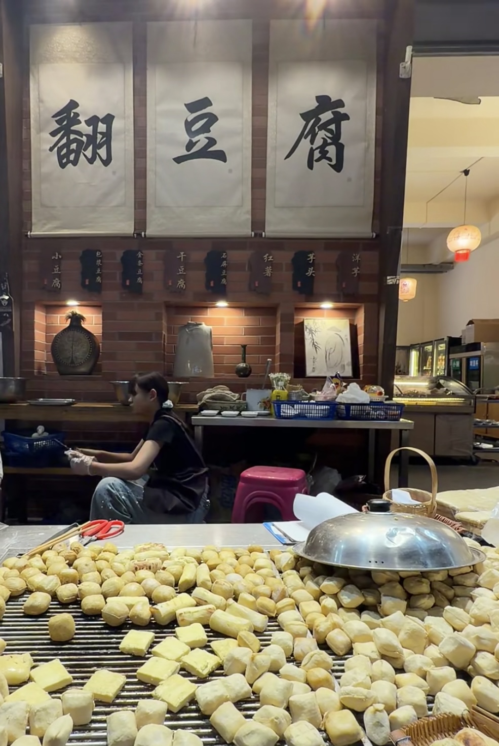 购物美食中心效果图(待替换)